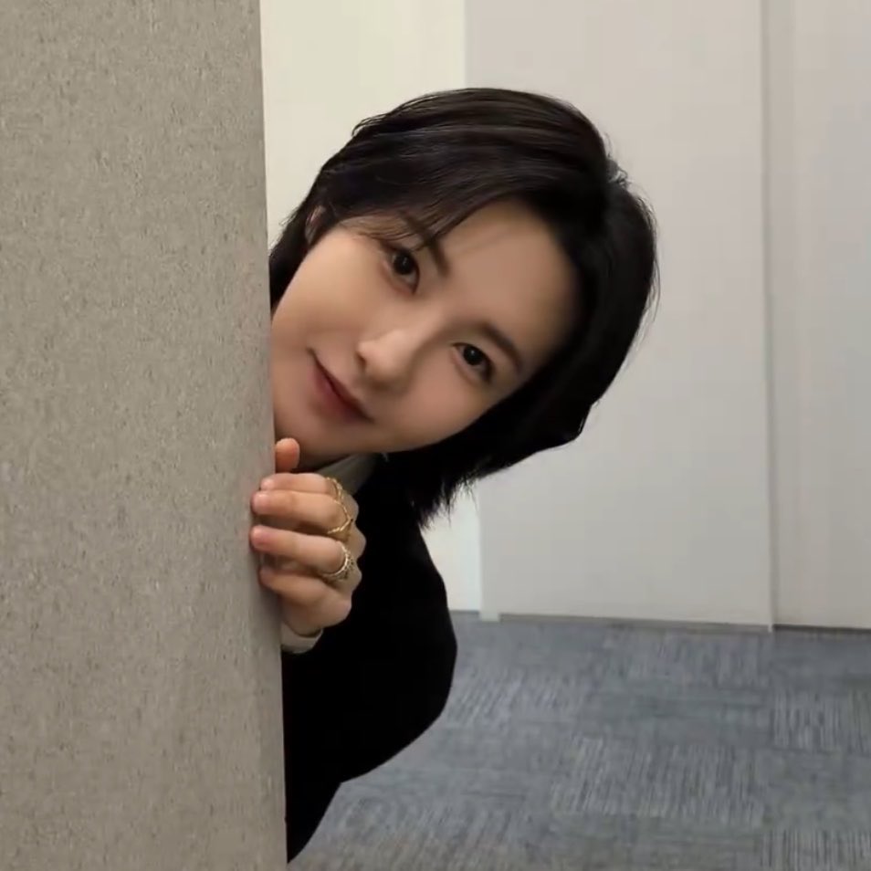 julyyfirst's tweet photo. น้องแมว เอ้ย อินจุนโผล่ต๊ะเอ๋แบบนี้ ตกใจจะแย่ o.O https://t.co/zL1RhWoAKe