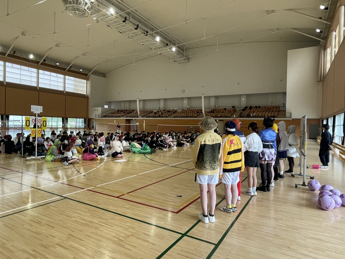 human_sendai's tweet photo. 🏐 球技大会を支えたMVP！🏆

司会進行を担当してくれたのは、
パフォーミングアーツカレッジ2年生🙌

なんと司会に立候補してくれた人数は過去最多！
それぞれのコスプレ姿もとても似合っていました🎭✨
大会を盛り上げてくれた頼もしい先輩たち😊
本当にありがとうございました❣️ https://t.co/83w1gEL54x