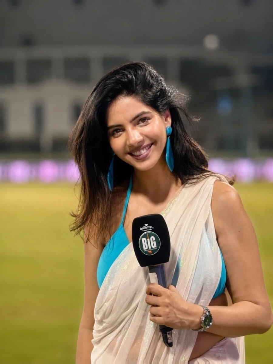 celestial_CDZ's tweet photo. Tv anchors these days..#suryanshi https://t.co/RMSRU1uYag