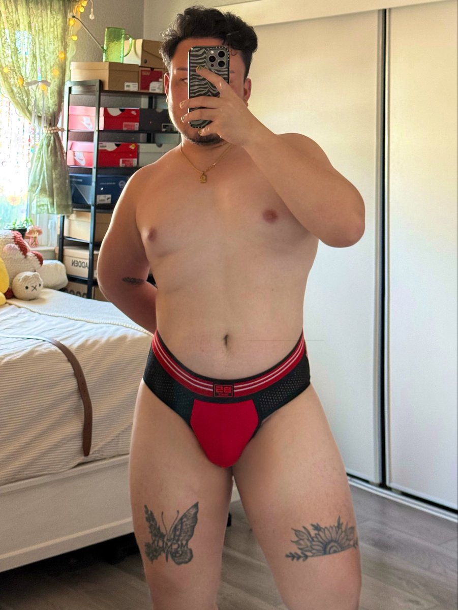 joeythehapa's tweet photo. pretty in red 🥰✨ https://t.co/RJyagYWoZf