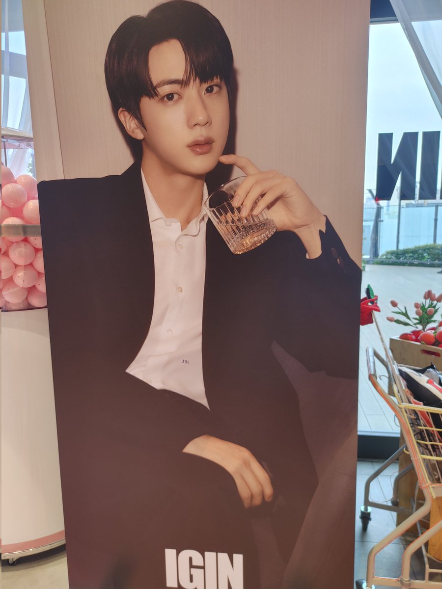 bunta_1215's tweet photo. 渋谷IGINPARK⋆*✩
#BTS #ジン #JIN #IGIN https://t.co/NH5re5pEef