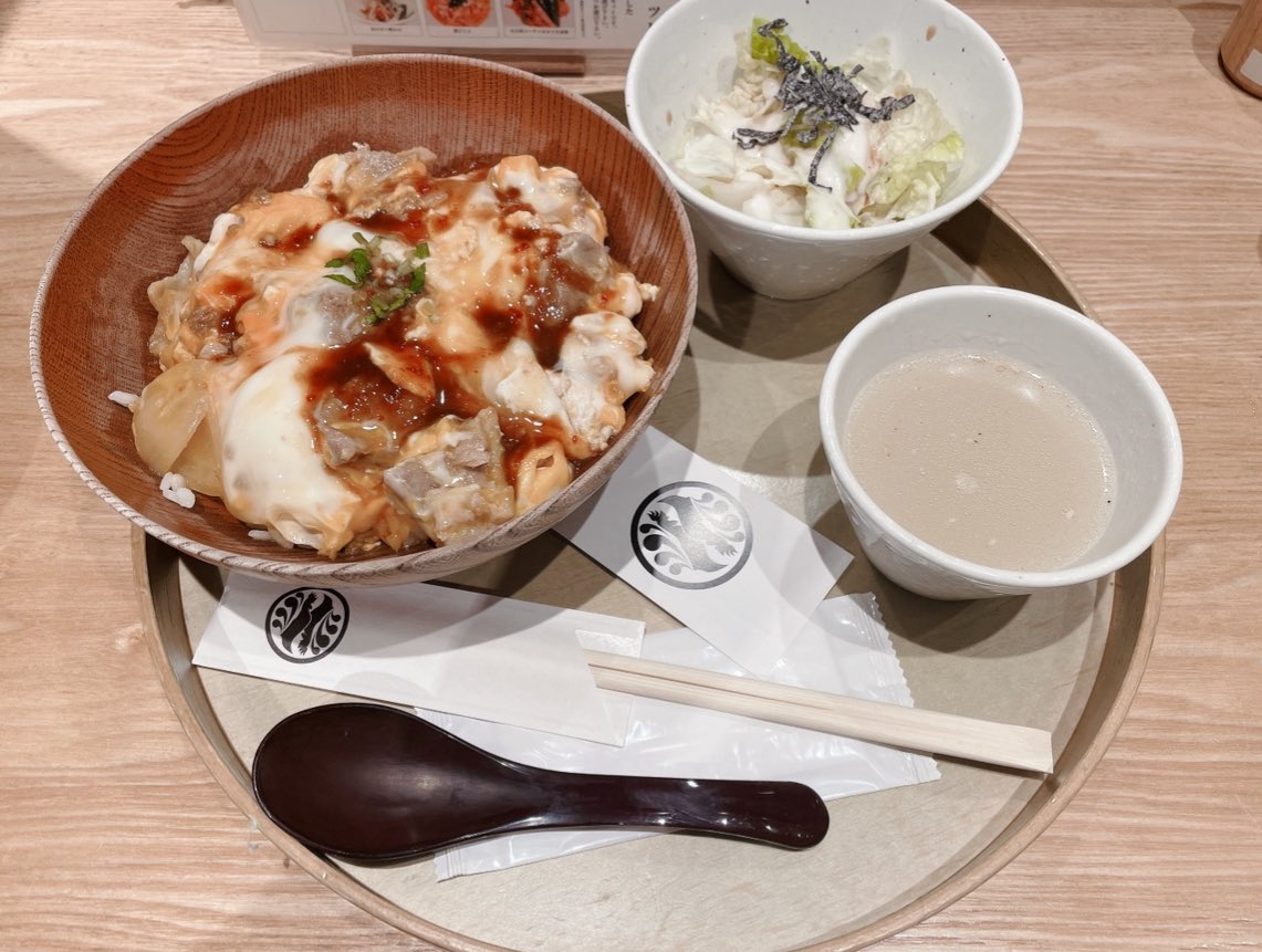 Dandy_SD2's tweet photo. 名古屋でみたらしもっちゅりん
色お揃いだね🧸
山本の手土産、青柳ういろうも制覇 https://t.co/GOuYM1nUlG