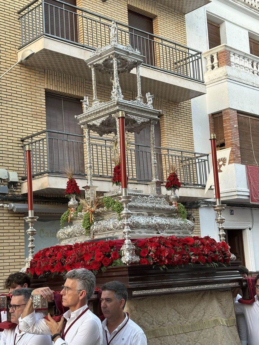 HNPJesusCaidoFN's tweet photo. Ayer nuestra Hermandad participó en la Solemnidad del Corpus Christi acompañando a la prosecion de Jesús Sacramentado por las calles de nuestro pueblo https://t.co/XH7AEWNIrd