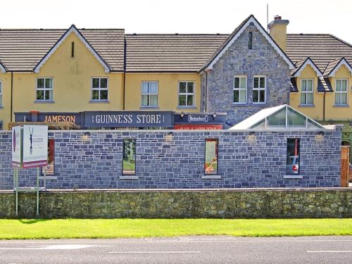 PLACEengage's tweet photo. SHANNON town “needs a makeover” so far as its landscaping is concerned with “impactful” designs to be finalised.
 https://t.co/xVKqmU11eT https://t.co/9ZOZygMn2e