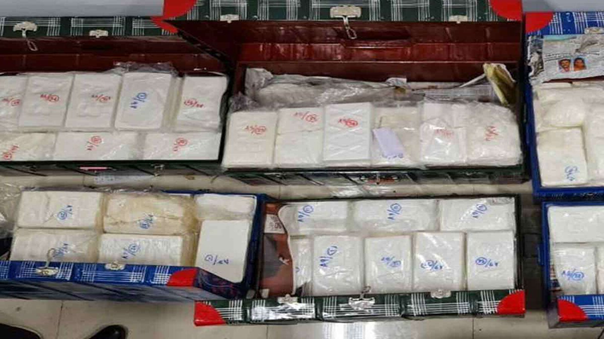 ramsundaramTOI's tweet photo. A drug cartel needed someone to track a container carrying 303 kg of Colombian cocaine to Thoothukudi.

A logistics manager in Chennai took up the job. He tracked it non-stop. 

That unusual tracking pattern led DRI to the seizure and a 10-year jail term for the manager. https://t.co/Oh5aGVQc3G