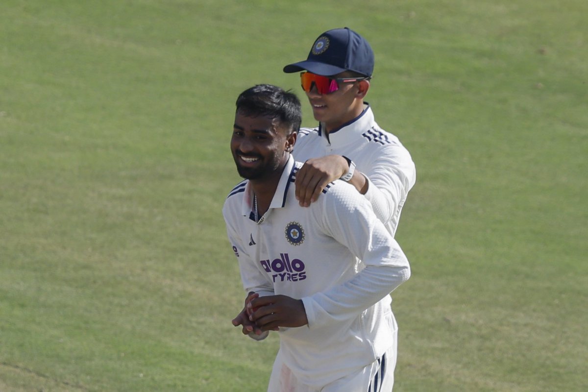 KKRWeRule's tweet photo. Manav Suthar with a dream debut for India🦁🇮🇳

•22 over🔥
•10 maiden🔥
•33 run🔥
•6 wicket🔥 https://t.co/st3OoT4TFi