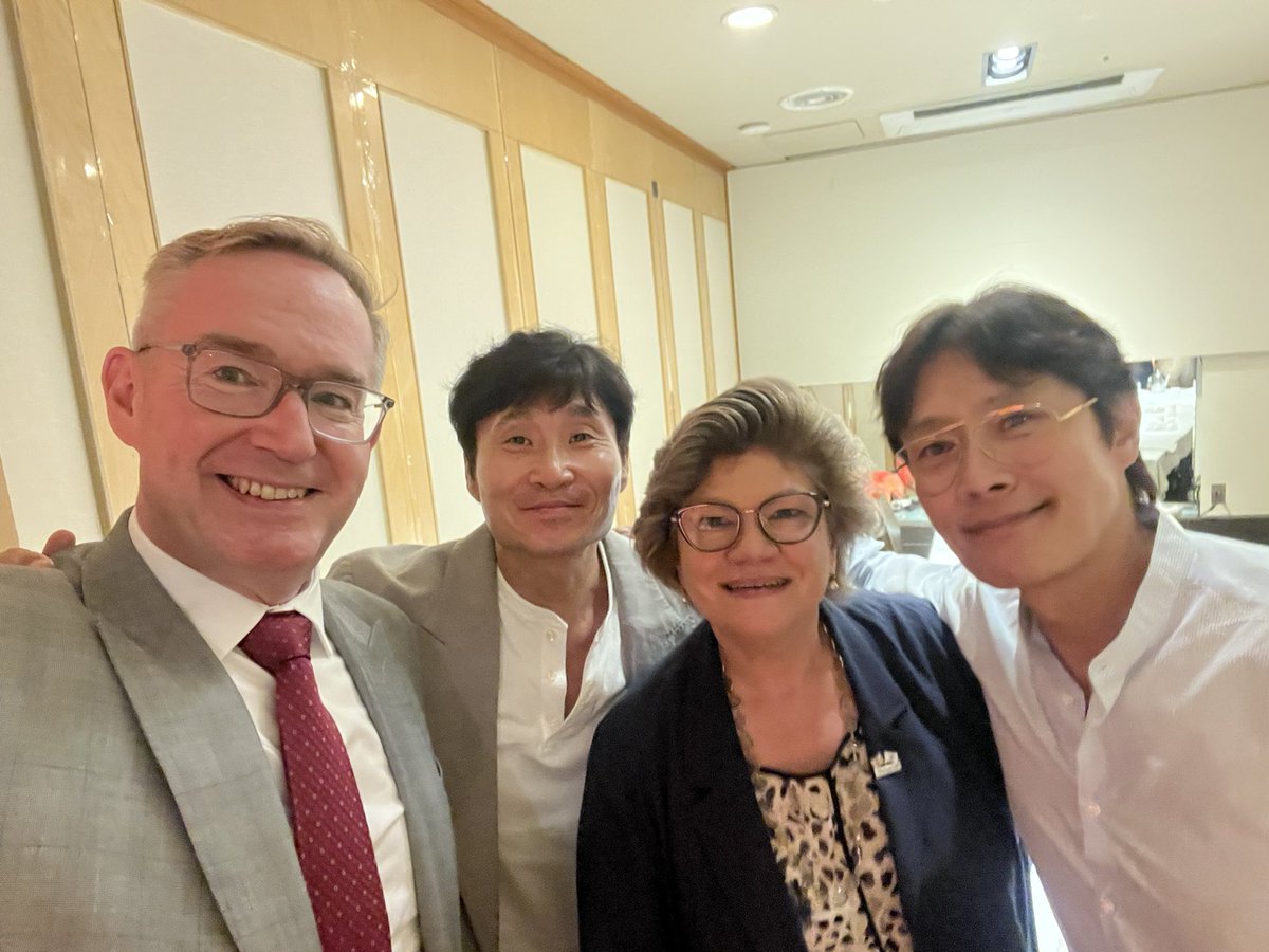 ColinCrooks1's tweet photo. 오늘 이병헌과 같이 한•영 영화 협력에 대해서 논의할 기회를 주셔서 박은하 대사님께 감사 드립니다! Wonderful to talk
about the UK-Korea 🇬🇧 🇰🇷 film scene at lunch today with Lee Byung-hun, Keiko Hagihara Bang, Amb Enna Park, Jin Ishimoto, Charles Pak and Sarah Deverall https://t.co/GUs4pvKOFX