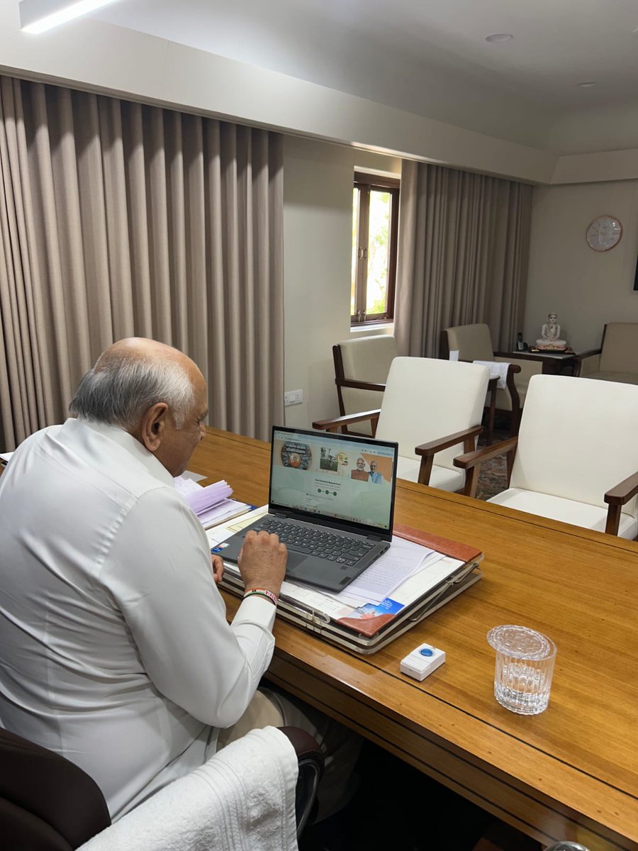 Bhupendrapbjp's tweet photo. માનનીય વડાપ્રધાન શ્રી નરેન્દ્રભાઈ મોદી પ્રેરિત "એક પેડ માં કે નામ" અભિયાનથી દેશવાસીઓમાં વૃક્ષારોપણ અંગે અનેરી ચેતનાનો સંચાર થયો છે.

જે હેઠળ, આદરણીય કેન્દ્રીય ગૃહ અને સહકાર મંત્રી શ્રી અમિતભાઈ શાહએ ગાંધીનગર લોકસભા વિસ્તારને સૌથી હરિયાળો બનાવવાની નેમ રાખી છે. 

આ અભિયાનમાં ગાંધીનગર લોકસભાના નાગરિકોને જોડવા એક ખાસ વેબસાઈટ તૈયાર કરવામાં આવી છે: https://t.co/LuivI4sOLm

મેં આજે આ વેબસાઈટ પર વૃક્ષારોપણ કરવા રજીસ્ટ્રેશન કરાવ્યું. સાથેજ, હું જે વૃક્ષ રોપું તેની માવજતની પ્રતિજ્ઞા પણ કરી.

ગાંધીનગર લોકસભા વિસ્તારમાં રહેતા સૌ નાગરિકોને મારી વિનંતી છે કે આપ પણ રજીસ્ટ્રેશન કરી આ અભિયાનમાં જોડાવ.

આવો, આપણે સૌ પ્રકૃતિનું જતન કરવા સહિયારો પ્રયાસ કરીએ. ગાંધીનગર લોકસભાને તેમજ આપણા રાજ્ય તથા દેશને હરિયાળા, સ્વચ્છ અને સુંદર બનાવીએ. 

@NarendraModi
@AmitShah

#EkPedMaaKeNaam