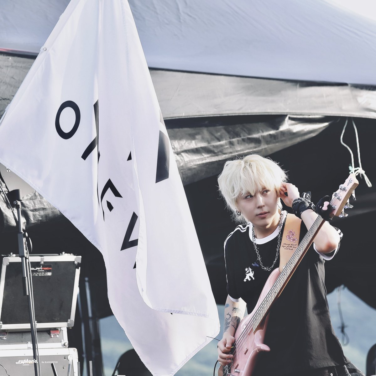 teamKANGHYUN's tweet photo. 260606 

애기가 왜이렇게 의젓해,,ㅠㅡㅠ💙

#원위 #기욱 
#ONEWE #GIUK https://t.co/exK2cBRzEj