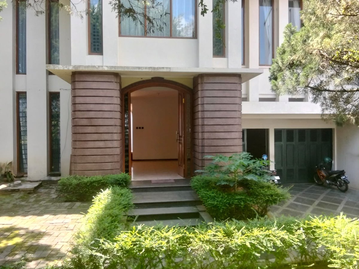 paramithaa___'s tweet photo. Di Jual Rumah Kawasan Setra Duta Hegar Bandung. Dalam Perumahan, Bangunan 2 Lantai.

LT : 404m²
LB : ± 500m²
K.T Utama + K. Mandi : 1
K. Tidur: 3
K. Mandi: 1
Carpot : 6mobil
✅SHM, IMB
Harga: 9,5 M (Negotiable) 
Hub Mitha 0816602587 https://t.co/0cjdIpaYkx