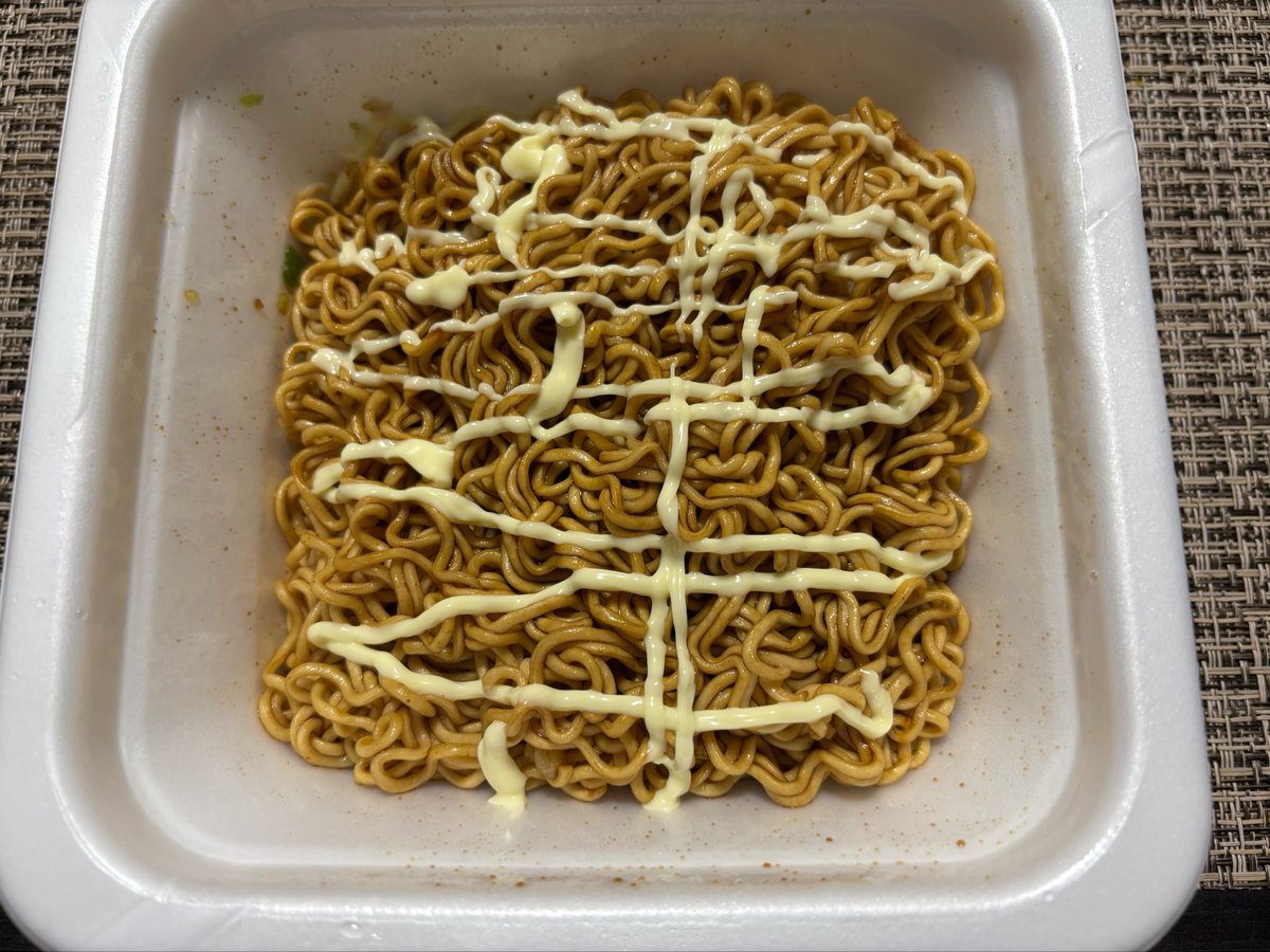 RAYSA_Daisy's tweet photo. 昨日のこいとちゃん @natsume_0605 に、ごつ盛り焼きそばを食べたくなる魔法をかけられて、つい。
今日は倍筋トレします。 https://t.co/BfM4C6zmpI