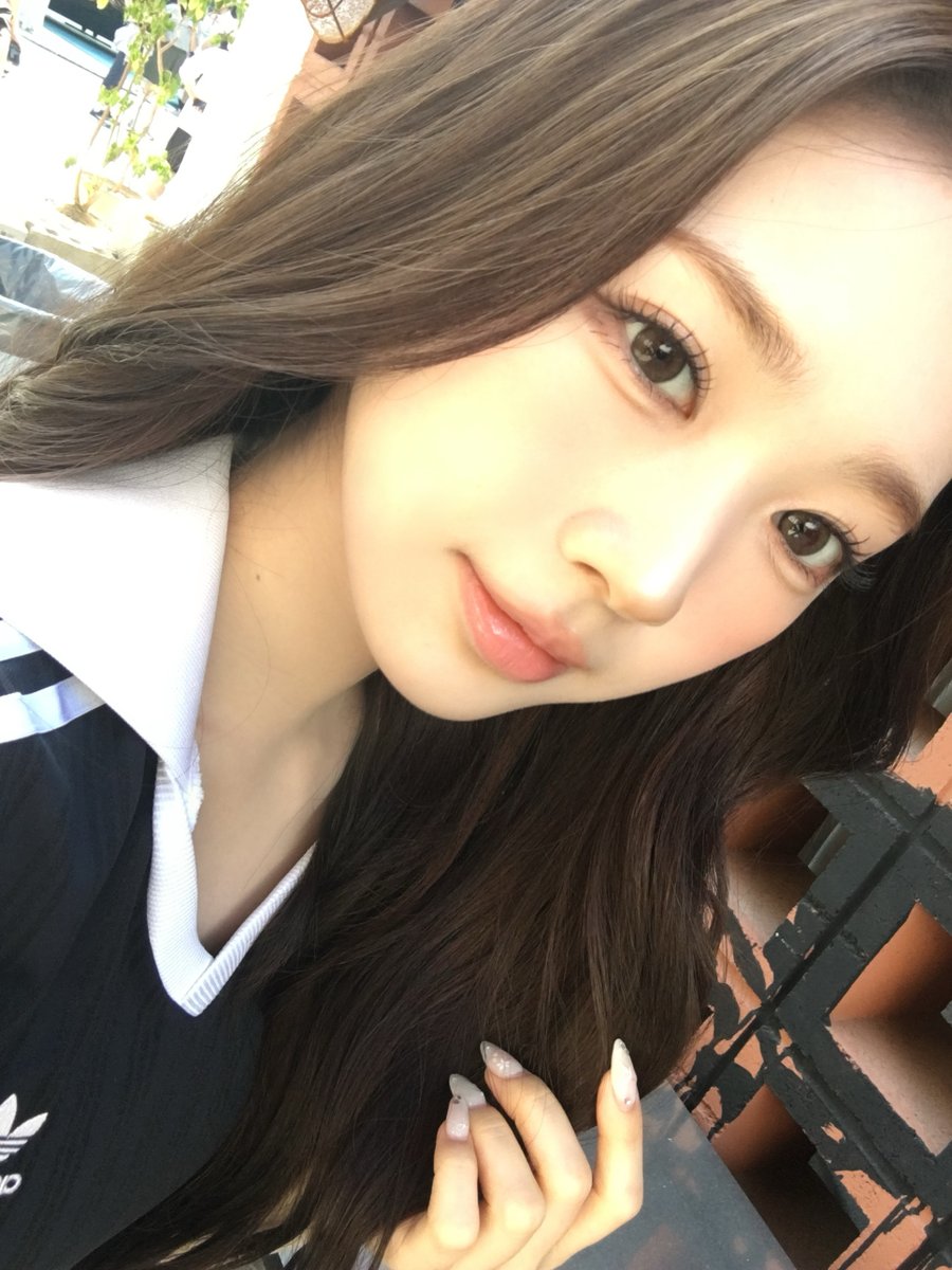 triplescosmos's tweet photo. 아침 산책하기 좋은 날씨다

#tripleS #트리플에스
#SooMin #수민 https://t.co/4LMqxNl8b8