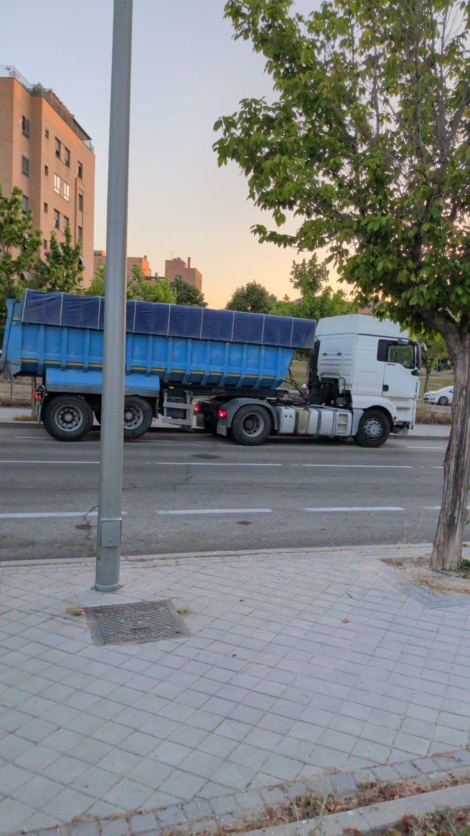 ReubicacionPau's tweet photo. Señor @Mtnezparamo @AlmeidaPP_ @carlosizqtorres espero que esto sea una broma no? Donde estan las negociaciones con los vecinos? https://t.co/DIwyDCSMdb
