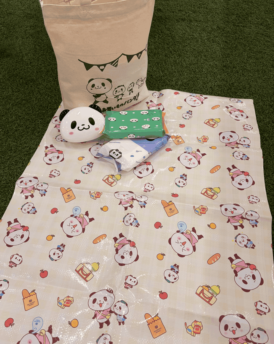 a_okaimonopanda's tweet photo. ／
アニメ『#お買いものパンダ！』
みんなでおでかけ♪
プレゼントキャンペーン開催中💫
＼

抽選で《790名様》に、
オリジナルピクニックシートをプレゼント🎁✨

ギンガムチェックがかわいいデザイン💕
2人でゆったり座れるサイズで、ピクニックやおでかけにぴったり♪

この機会をお見逃しなく👀

▼キャンペーン詳細はこちら
https://t.co/iLvNbiK6hE

#アニメお買いものパンダ