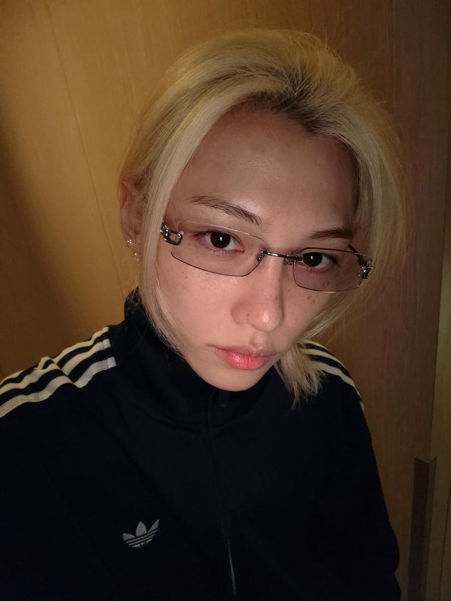 BBOKARILOOKS's tweet photo. felix instagram post update! 

“air be different 🔥👅🫶” https://t.co/EOxsCJENTP
