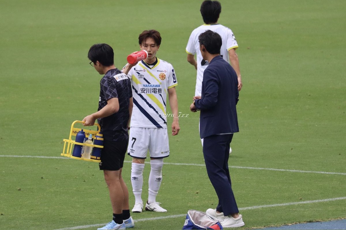 ryu7_vii's tweet photo. 百年構想リーグ。
3回しか観に行けなかったけど
大怪我乗り越えて逞しく成長した姿を見ることができたので良かったです。

悔しいよね。120分+Aお疲れ様でした🤝🏻
#ギラヴァンツ北九州  #平原隆暉 https://t.co/lyRuytMF3p