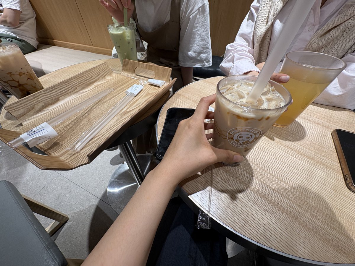 3ek0c's tweet photo. 중국인 남친… 우리 엄마랑 첫 만남!!
공안이다!!🤭🤭🤭 https://t.co/DY7K80fqLM