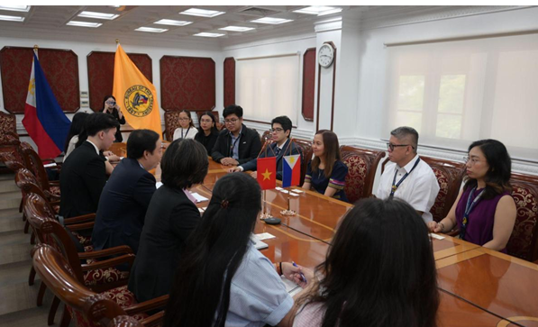 jdtabile's tweet photo. The Bureau of the Treasury hosted officials from Vietnam's Ministry of Finance for a peer-learning exchange on bond issuance practices and public debt management. │ @bworldph 

📷 @TreasuryPh https://t.co/9tDiEiEAV1
