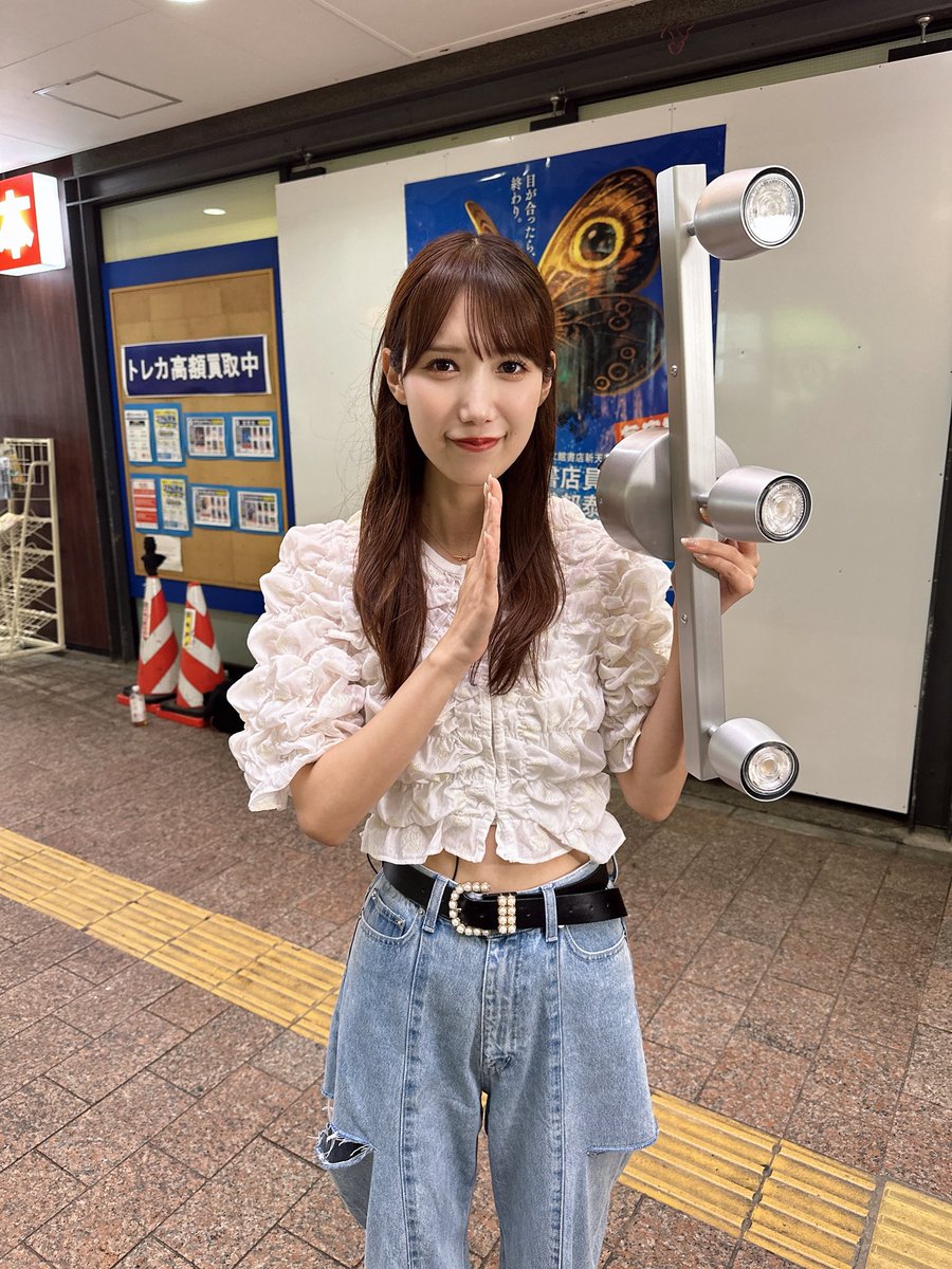 mikanchiyan723's tweet photo. 【急募】
今新天町にいるんですが、
この電球と何かを交換してくれる方いませんか

ちなみに駒田京伽ちゃんの家に
30分前まで付いてた電球です！！！！ https://t.co/spOwnf7BAt