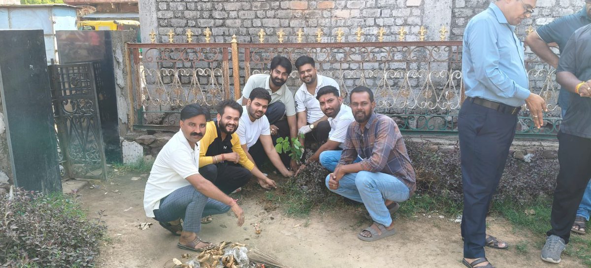 monusoni666's tweet photo. माननीय प्रधानमंत्री श्री Narendra Modi  जी के नेतृत्व में केंद्र सरकार के सेवा, सुशासन एवं गरीब कल्याण के गौरवशाली 12 वर्ष पूर्ण होने के उपलक्ष्य में आयोजित "सेवा दिवस" कार्यक्रम के अंतर्गत आज पंडित दीनदयाल पार्क में सहभागिता की 
@narendramodi 
@DrMohanYadav51 
@Hkhandelwal1964 https://t.co/YW2hnBPKpZ