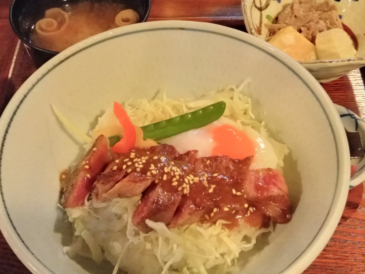 hiro41peanuts's tweet photo. きのうのおいしいもの(๑´ڡ`๑)
飛騨牛ステーキ丼
（ちょっと思ってたよりお肉が小さかったけどおいしかった）
カフェラテと抹茶ラテ
さぼぼアイス
茶屋でGETしたスヌーピーさるぼぼと(^^) https://t.co/ry9zlM3vEj