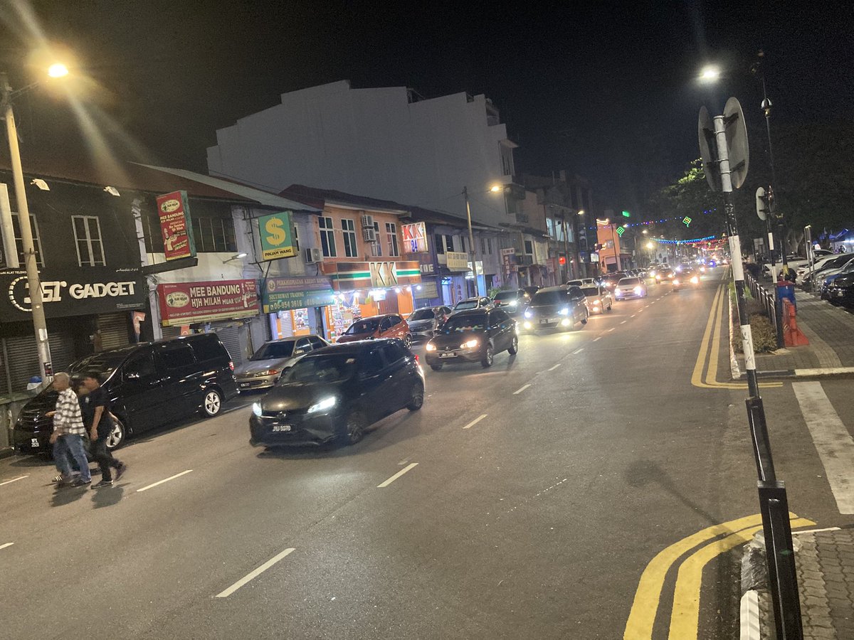 AHH0880_2's tweet photo. Alhamdulillah ~~~
Pertama kali stay #Muar sampai malam.
Biasanya petang dah gerak balik JB.
Boleh ulang + menarik malam2 di sini.
π€²πΌπ€²πΌπ€²πΌ
πππ
π₯°π₯°π₯° https://t.co/827fnKew7l