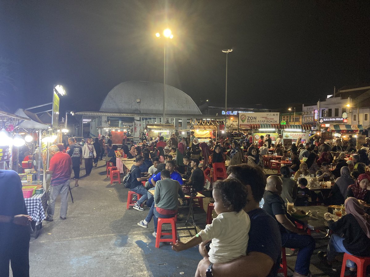 AHH0880_2's tweet photo. Alhamdulillah ~~~
Pertama kali stay #Muar sampai malam.
Biasanya petang dah gerak balik JB.
Boleh ulang + menarik malam2 di sini.
π€²πΌπ€²πΌπ€²πΌ
πππ
π₯°π₯°π₯° https://t.co/827fnKew7l