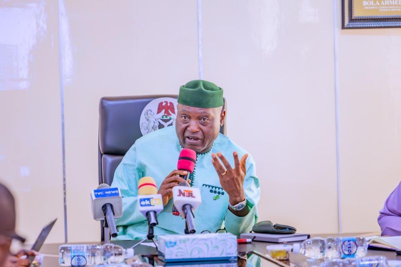 MobilePunch's tweet photo. 𝗚𝗼𝘃𝘀 𝗿𝗮𝗹𝗹𝘆 𝗲𝘁𝗵𝗻𝗶𝗰 𝗴𝗿𝗼𝘂𝗽𝘀 𝗳𝗼𝗿 𝗢𝘆𝗲𝗯𝗮𝗻𝗷𝗶’𝘀 𝗿𝗲-𝗲𝗹𝗲𝗰𝘁𝗶𝗼𝗻

𝗥𝗲𝗮𝗱 𝗠𝗼𝗿𝗲: https://t.co/9cPioVcaWb https://t.co/nJIdTr1o1E