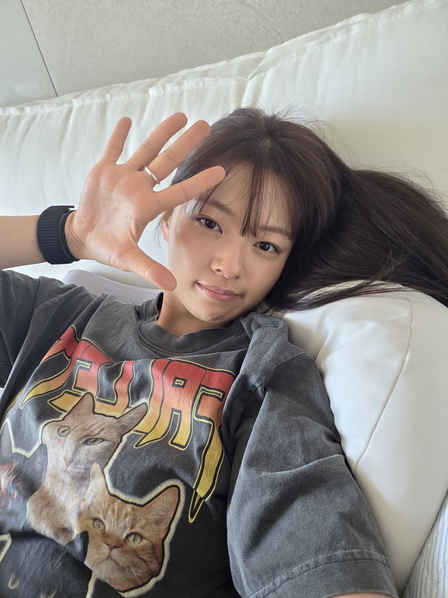 _Nojamma's tweet photo. The good news: Jeongyeon has a schedule day after tomorrow. 
The bad news: She confirmed there’s no Yes I Am Jeongyeon in the works currently. 

D2, let’s all tell @jypnation that we’re waiting to buy her photobook! Make it quickly please @JYPETWICE 🙏 https://t.co/LmIhZwIPuo