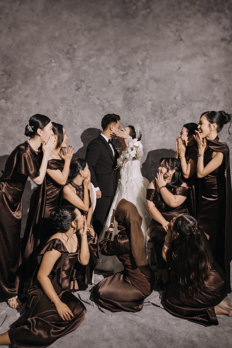 xoxocce's tweet photo. bahagia selamanya ya kalian berdua, huhu agak melow dikit tp seneng akhirnya happy ending setelah 9 tahunan🥹❤️ https://t.co/7xRVgtwAxi