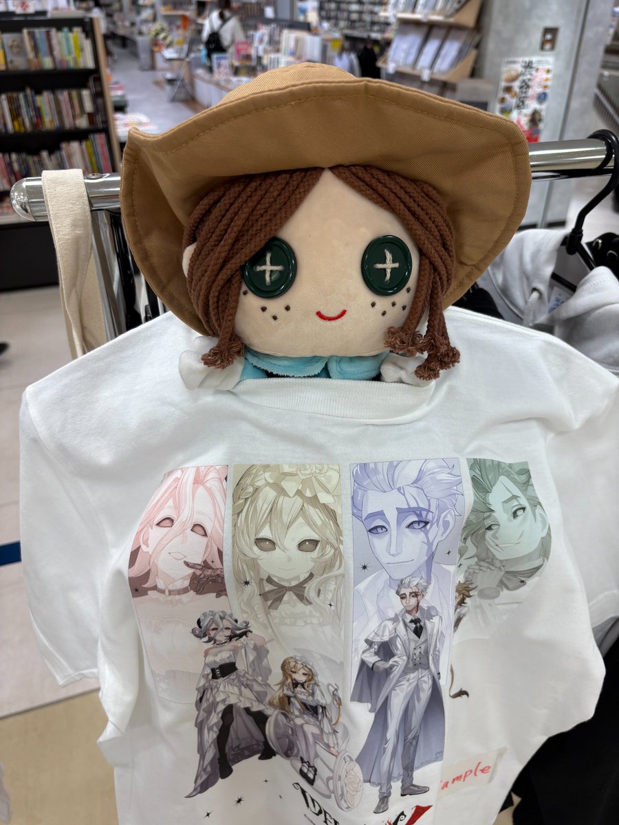 EmmaIdentityVJP's tweet photo. IdentityV×#ZOZOTOWN×#THEキャラ SHOP
🖤～ モノクロのワルツ ～🤍
「Infinity colors」

待って…エマがいる！
エマがエマに遭遇しちゃった🌷
にこにこ止まらない…！

近くに行く機会があったら、ぜひ立ち寄ってみてね🛍️

#IdentityV #第五人格 https://t.co/KVVHQH2CJg