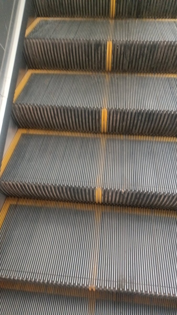 sarmav143's tweet photo. @drmsecunderabad 
@RailMinIndia
@RailwaySeva
Lingampalli no escalater is working what is the use then ? https://t.co/ZUikej3Tul