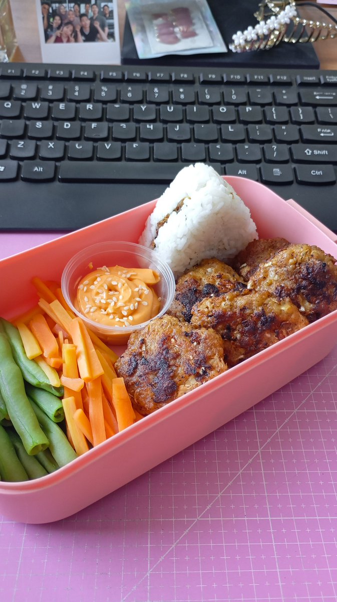 devillynnn's tweet photo. @txtdrkuliner Semua harus tau kalo aku pinter masak 😋 https://t.co/enDWbLKoh1