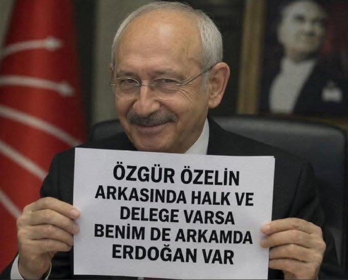 Dede38__'s tweet photo. Mutlak BUTLAN kararıyla CHP’nin Başına ATANAN AK APART ve AVANELERİ Olağın üstü Kurulaya gider mi.!?
Bence Kesinlikle Hayır.!
Bahçeli’nin sözcüsü olduğu, Erdoğan’ın desteklediği 
“Terörsüz Türkiye” sürecini destekler mi.!?
Bence Evet.!
Türkiye cumhuriyetine yapılacak karşı devrim Anayasa değişikliğine evet der mi.!?
Bence Evet.!
Peki tek adam düzenin değişmesi için bir erken Seçim ister mi.!?
Bence Buda Hayır.!
Peki karşı DEVRİM sürecinde Cumhur İttifakını destekler mi.!?
Bence tabiki Evet.!
Çünkü AK Kemal bir proje ve görev adamı.!
Etrafına yerleştirilmiş AK APARATLARLA 25 yılın sonunda yıpranmış bir AKP ve Erdoğan’ın tekrar seçilebilmesi için ellerinden geleni yapacaklar.!
Türkiye cumhuriyetinin kurucu partisinin ve iradesinin saray yargısı tarafından işgal edilip gerekli ortamın Erdogan’a ve Cumhur ittifakına sağlayacaklar.! 
İdris Er...