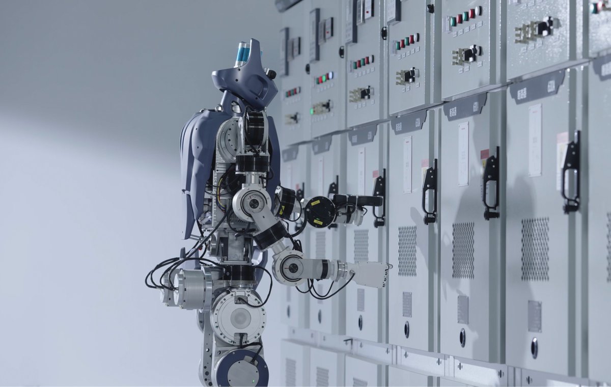 CGTNGlobalBiz's tweet photo. 🤖 Welcome to the future of robotics in Wuhan.
The Hubei Humanoid Robot Innovation Center isn't your typical lab — it's a mini city for robots! The center recreates 23 everyday environments, including supermarkets, restaurants, and factories, allowing robots to practice real-life tasks in realistic settings.  #ForThePeople #HumanRightsForum2026
#HumanRightsForAll