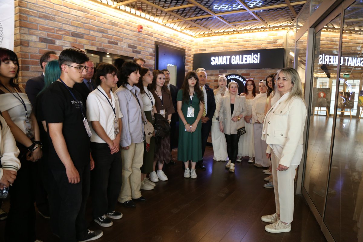 mguedutr's tweet photo. 🎨🖌️ Sanatla geçen yılların birikimi, emeği ve özgün bakış açıları “İZDÜŞÜM” Mezuniyet Sergisi’nde buluştu.
Resim Ana Sanat Atölyesi öğrencilerimizin eserlerinden oluşan sergi, 12 Haziran 2026 tarihine kadar MGÜ Sanat Galerisi’nde sanatseverleri bekliyor. ✨ https://t.co/LJHJJwimxz