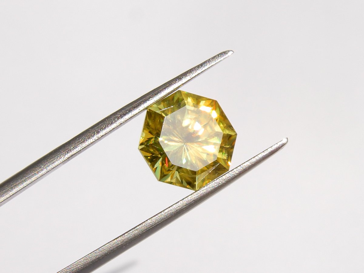 アトリアカット 限定石🌟 8mm スフェーン (2.62ct)