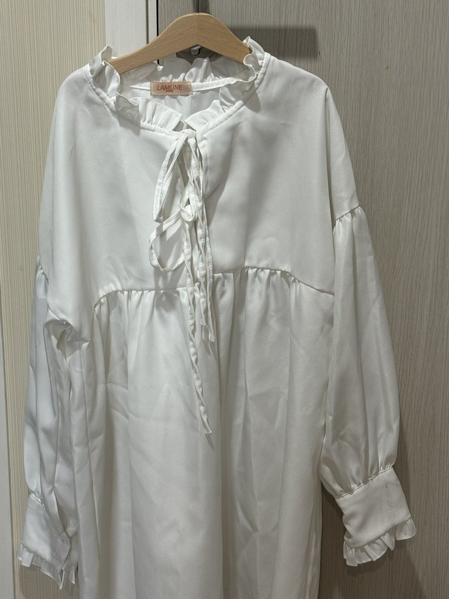 barbie_bbbbbbb's tweet photo. เดรสขาวของ https://t.co/Yoc7NhnV8b ใส่ครั้งเดียว ไม่มีตำหนิ 250฿ (from 590) https://t.co/UVZUwD4dfY