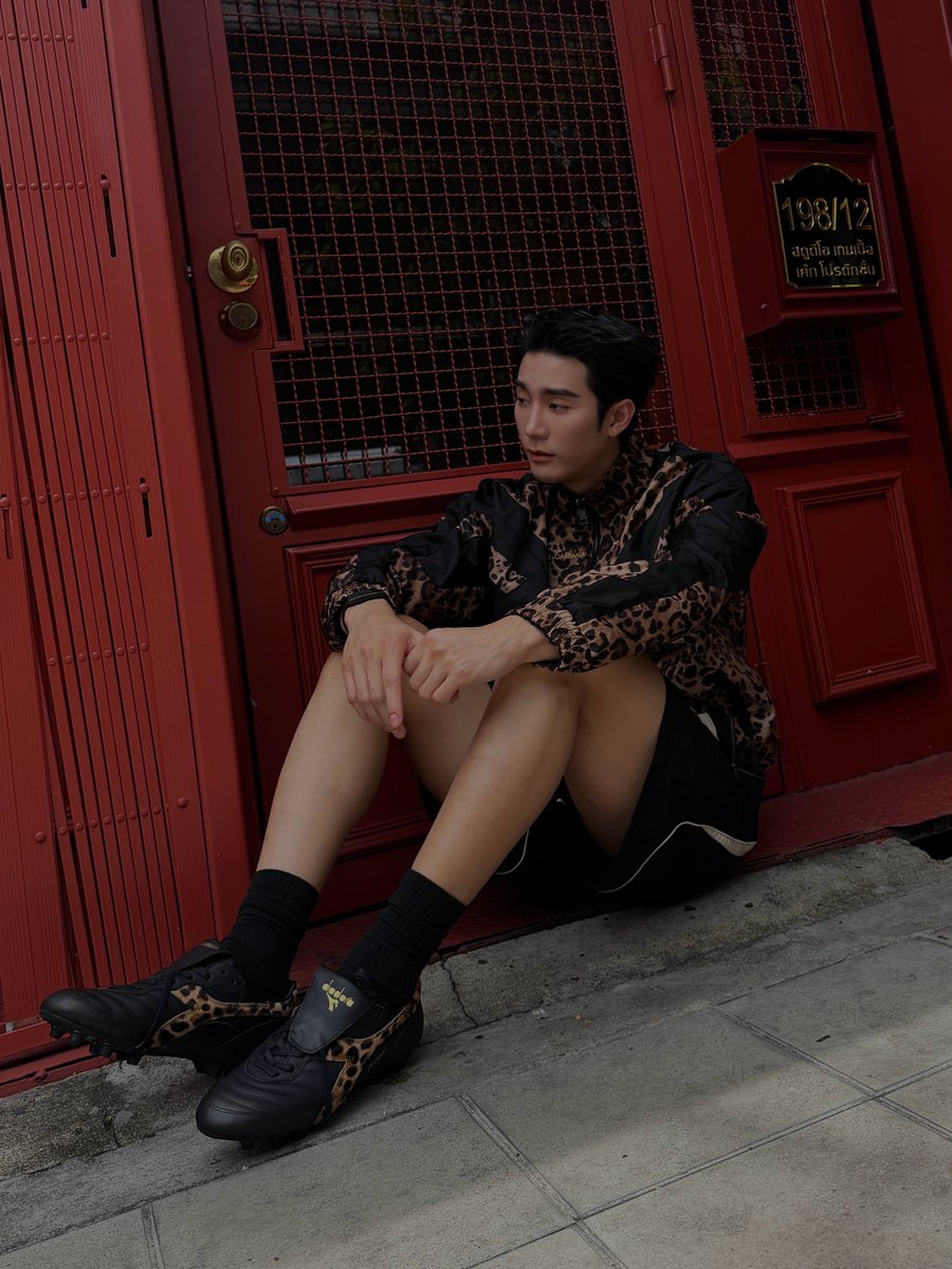 forceofficial_'s tweet photo. 𓈃 08.06.69
IG Post: fforce_ 

✉️: The hottest thing on the field isn’t the race. 😼

#DGxDiadora
#fforce_ @fforcejs
#FOLARIS #เจ้าพวกจองหองพองขน https://t.co/FCtHpzzoiC