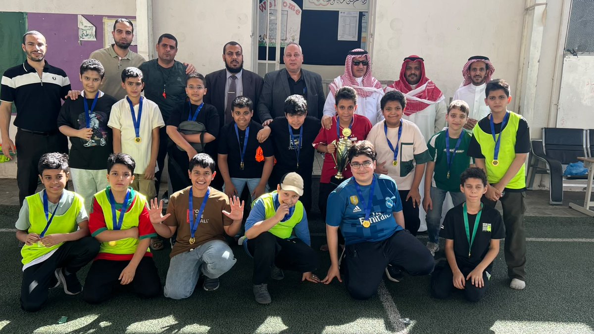AlfahdTra's tweet photo. تكريم الطلاب الفائزين في بطولة الدوري في وسط أجواء من الفرحة الكبيرة

لمشاهد المزيد من الصور .. يرجى الضغط على الرابط التالي :

https://t.co/GqPxaLbXEg https://t.co/yzXt2mSS15