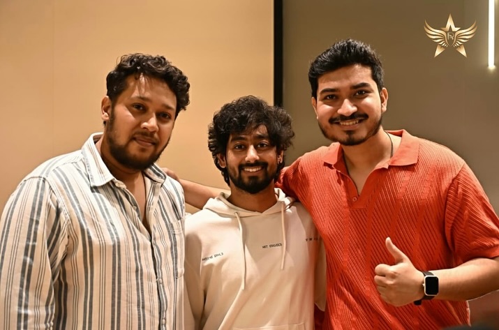 realstarstudio's tweet photo. 🌸 Every note recorded with pure devotion 🙏
Take a look inside our Morya Re Morya recording session 🎙️🧡
Proudly organised by Real Star Studios for our client 💫
When music meets faith — magic happens! 🎶🥁
#RecordingSession #MoryaReMorya #RealStarStudios #Devotional https://t.co/kEDWOQVmq7