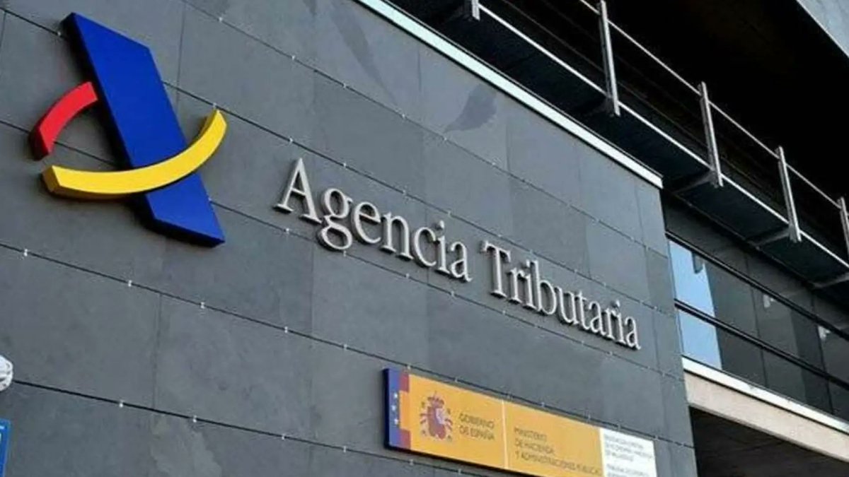 elespanolcom's tweet photo. 🔴 #DIRECTO | CSIF convoca este lunes a la huelga a los 28.000 trabajadores de la Agencia Tributaria https://t.co/mMZOgqM1y6 https://t.co/oZe29BoHks