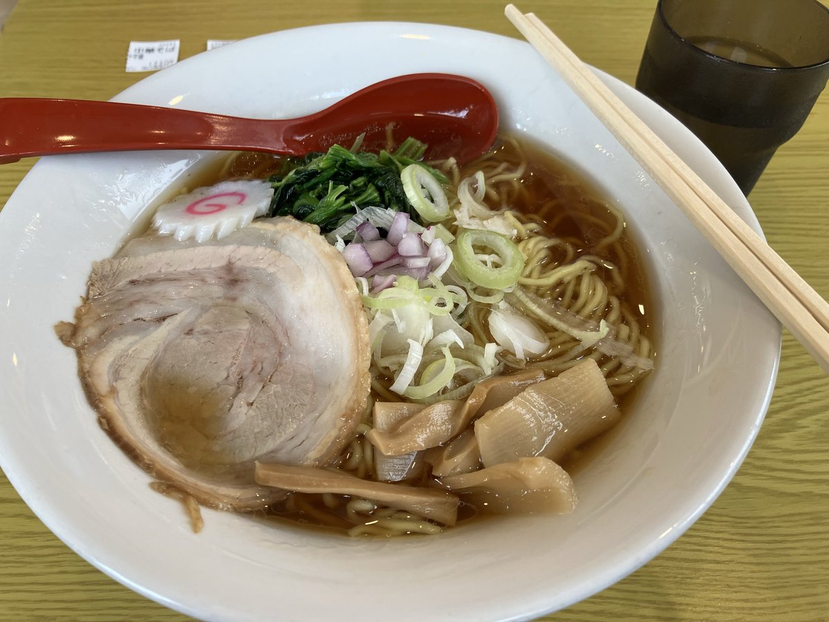 Poco252525's tweet photo. 今日は、河口湖のラーメン屋さんで中華そば中盛り🍜 https://t.co/i51p4AOOlN