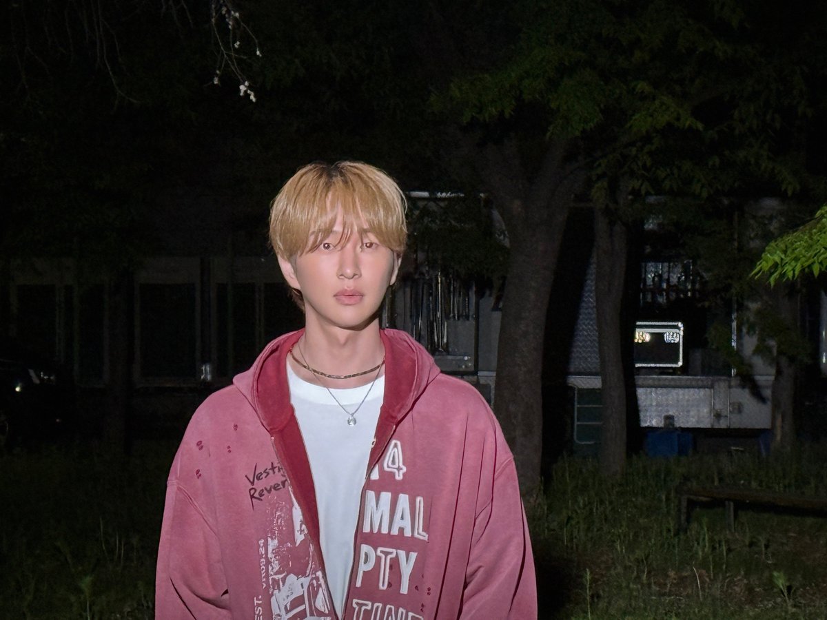 SHINee's tweet photo. 그냥 뛰어들면 돼

#ONEW
#SHINee #샤이니 
#Atmos #SHINee_Atmos https://t.co/aD9onpRhxa