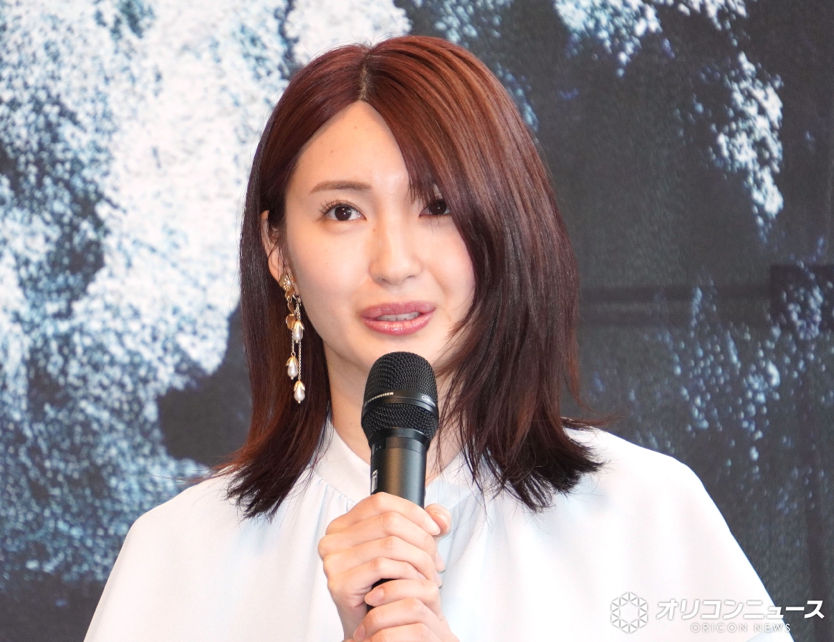 oricon's tweet photo. 中村芝翫、義娘・元乃木坂46能條愛未に
関する質問にたじたじ
「大変しっかりしてかわいいお嬢さん」

元メンバー井上小百合と共演で
「『義父をお願いします』と言うんだよ」
https://t.co/RGgMLHz8Ms

舞台『リア王』製作発表記者会見
松下由樹、三浦涼介、朝月希和
井上小百合、大野拓朗、村田雄浩 https://t.co/76mO7WA6VF