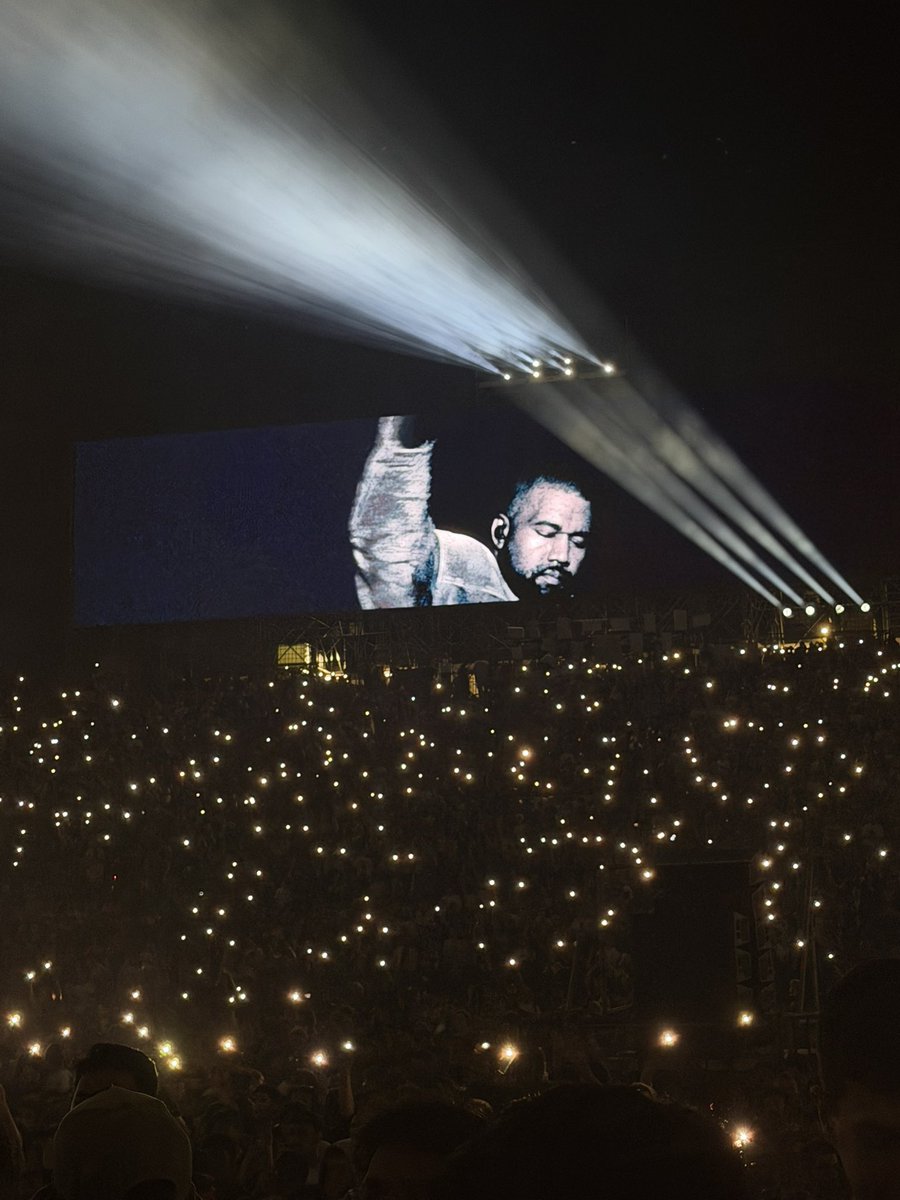 eonvoss's tweet photo. Happy Birthday to the GOAT!
@kanyewest https://t.co/B5SFB2GF7n