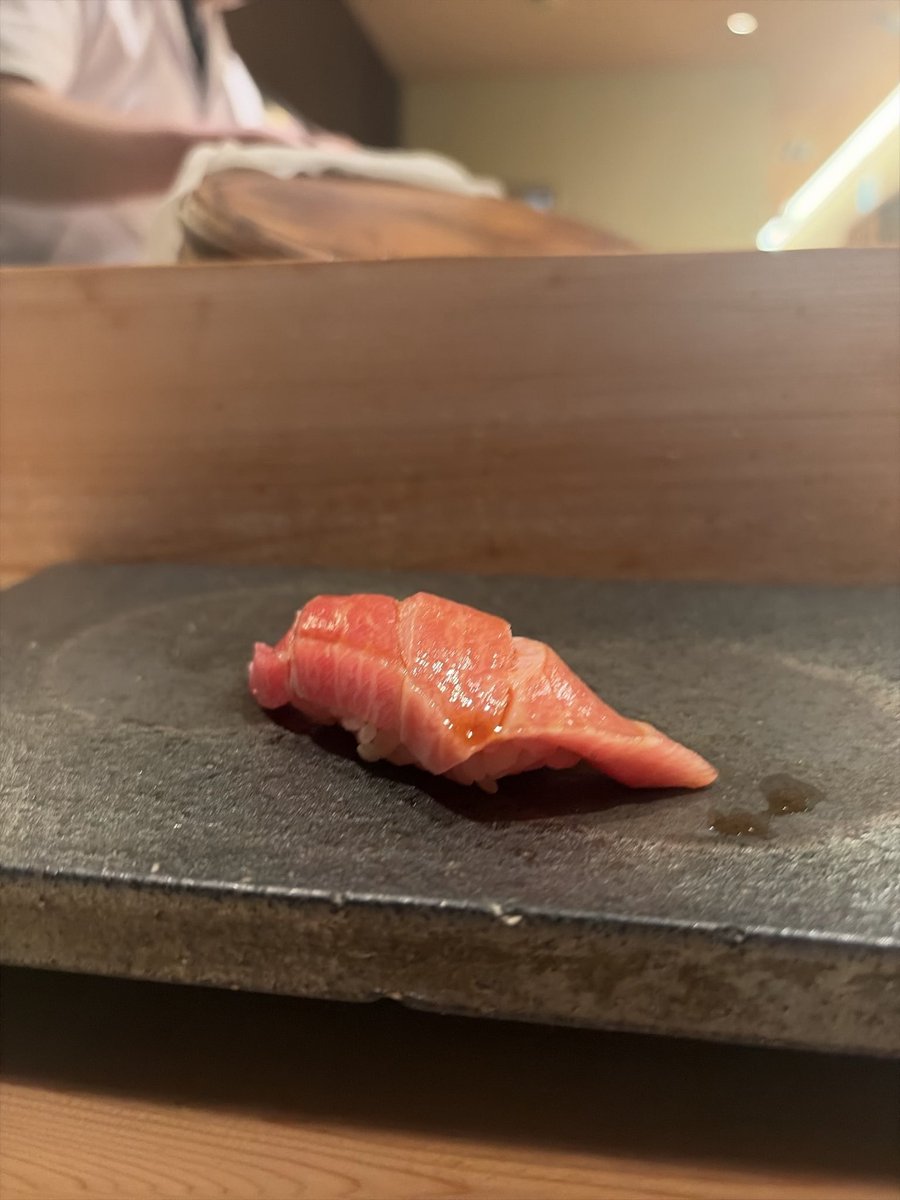 short_b_creator's tweet photo. 昨晩はクライアントさんと🍣美味でした。
知り合いの経営者が自社商品の宣伝でショート動画月100本ブン回したがってるとのことで喜んで仕事いただいた。6月も忙しくなりそうなのでXはたまに顔出します。 https://t.co/iKrIo8ylhV