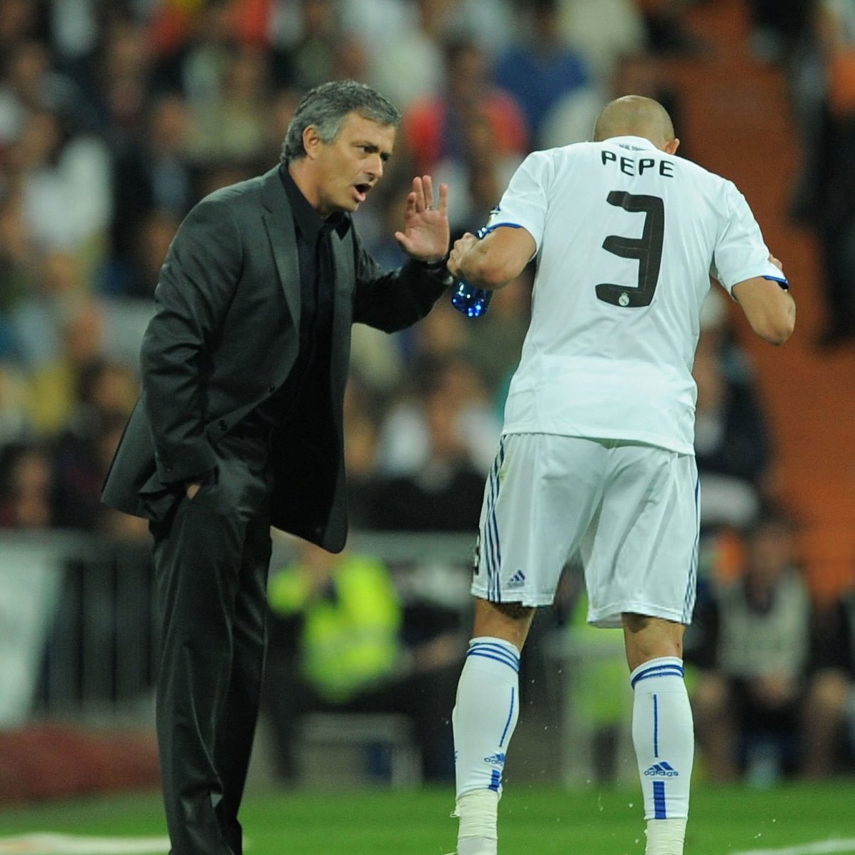 RealMadridXtra's tweet photo. 🚨💣 𝐁𝐑𝐄𝐀𝐊𝐈𝐍𝐆: Pepe is reportedly close to joining José Mourinho's coaching staff at Real Madrid.

Pepe is said to be one of the names being considered as Mourinho looks to build a coaching staff with strong ties to the club and the dressing room.

— @Ramon_AlvarezMM https://t.co/FWUTgMADiV