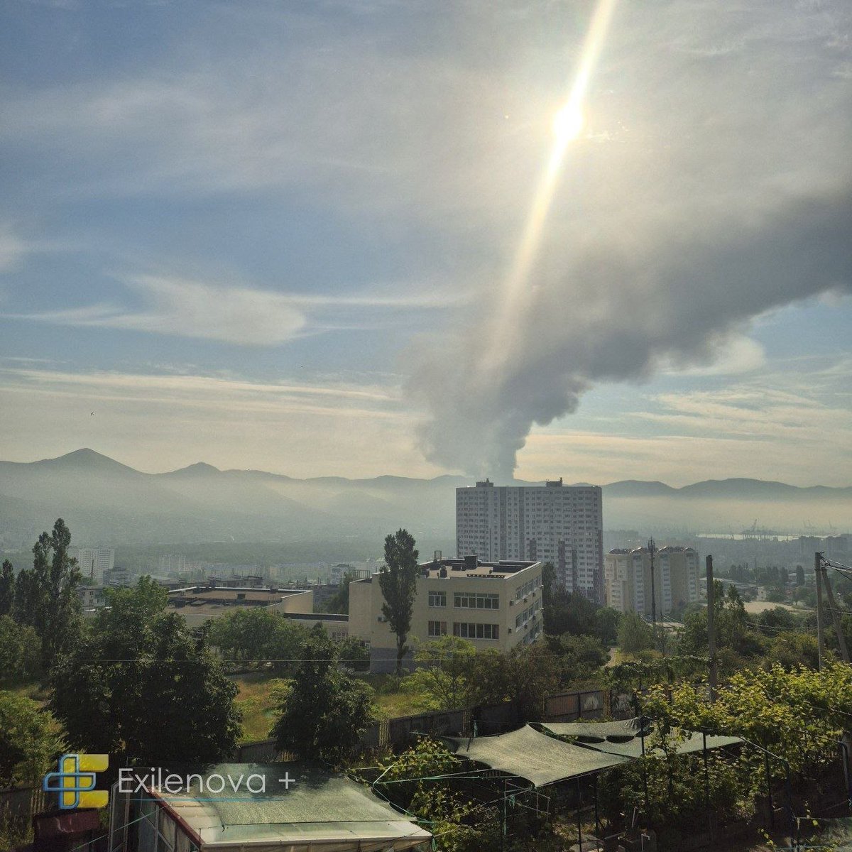 JayinKyiv's tweet photo. Oil facilities in Russia's Novorossiysk just one of the several overnight petroleum infrastructure targets manhandled by Ukrainian Forces.

Frequency of strikes is only increasing. https://t.co/uTAhO8Y6D5