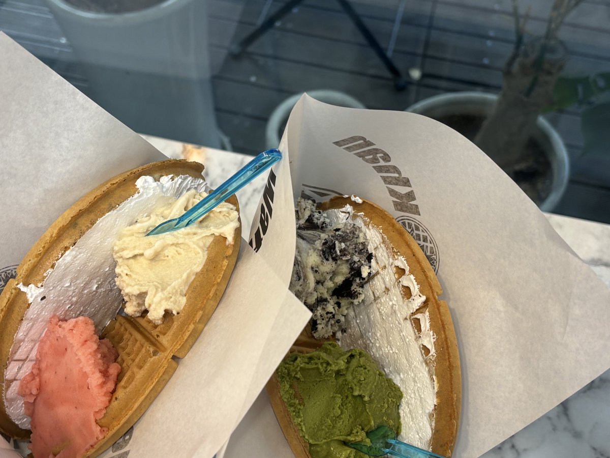 htoychip's tweet photo. 친구랑 같이 알바하면 [ ______ ]다

정답: 많이 먹는 https://t.co/gFBebjwWSu